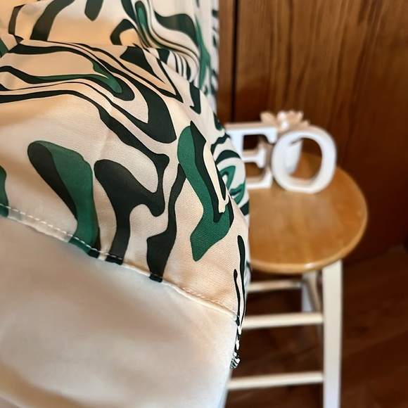 Cream/Green Dress - Picture 4 of 4